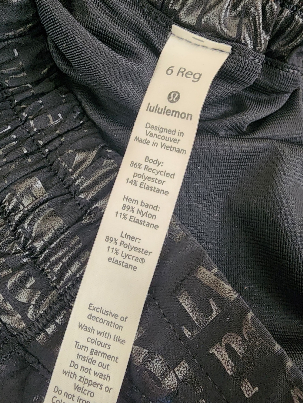 Lululemon 6 Manifesto Black Hotty Hot LR 2.5 Hotty Hot Shorts - Picture 7 of 8